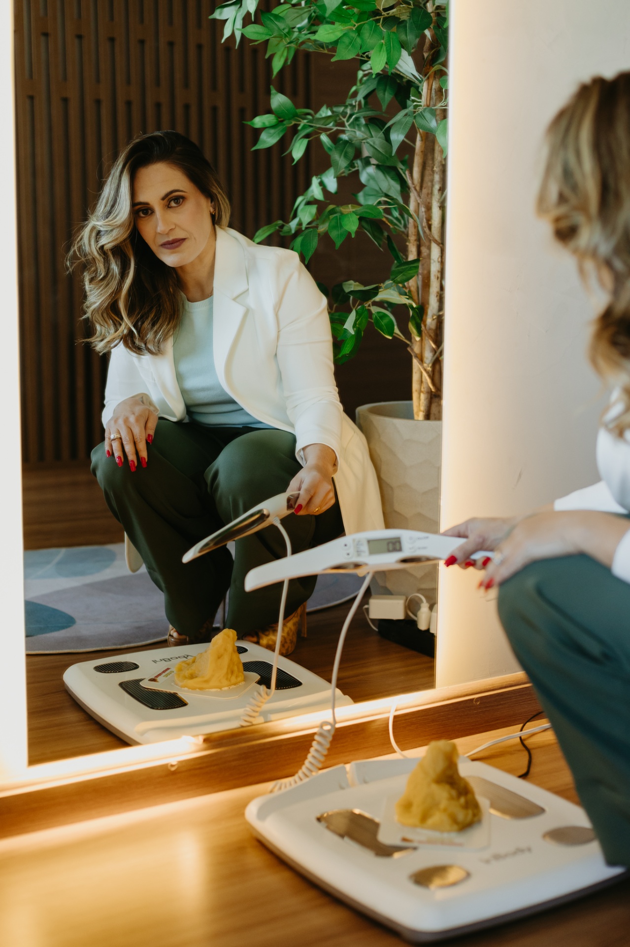Fabiana Moreira em atendimento integrativo, com avaliação corporal individualizada